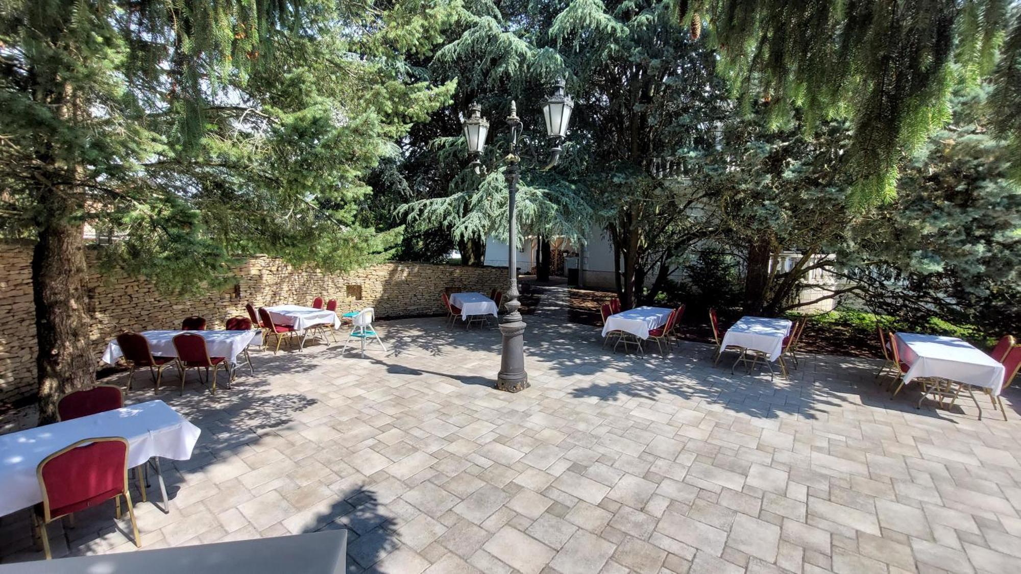 Castle Garden *** Appartement Szombathely Buitenkant foto